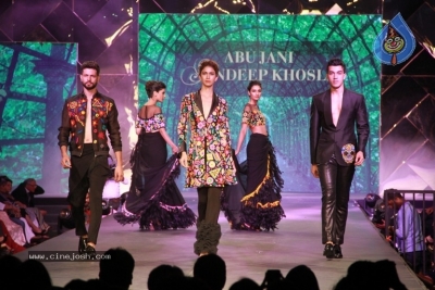 Abu Jani And Sandeep Khosla Fashion Show Photos - 10 of 40