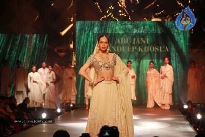 Abu Jani And Sandeep Khosla Fashion Show Photos - 27 of 40