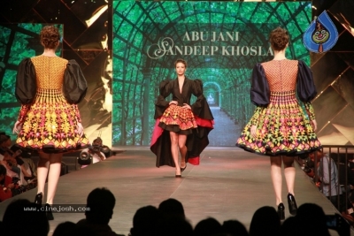Abu Jani And Sandeep Khosla Fashion Show Photos - 30 of 40