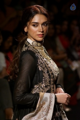 Aditi Rao Hydari at LFW Winter Festive 2017 - 6 of 16