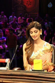 Alia Bhatt On Set Of Super Dancer - 6 of 21