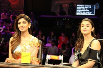 Alia Bhatt On Set Of Super Dancer - 19 of 21