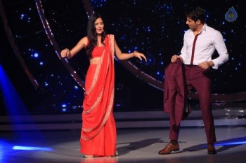 Baar Baar Dekho Team at Set of Jhalak Dikhhla Jaa - 9 of 42