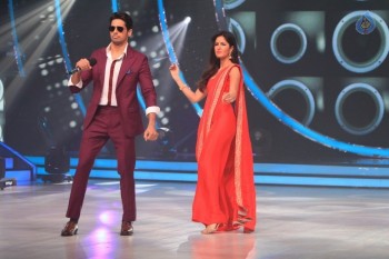 Baar Baar Dekho Team at Set of Jhalak Dikhhla Jaa - 16 of 42