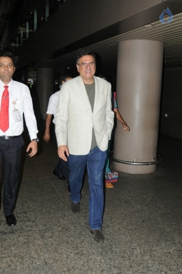 Bollywood Celebrities at Airport - 38 of 41