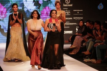 Bollywood Celebrities at IIJW 2015 Show - 27 of 90