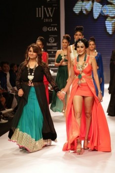 Bollywood Celebrities at IIJW 2015 Show - 28 of 90