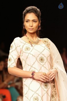 Bollywood Celebrities at IIJW 2015 Show - 39 of 90