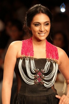 Bollywood Celebrities at IIJW 2015 Show - 48 of 90