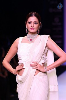 Bollywood Celebrities at IIJW 2015 Show - 49 of 90