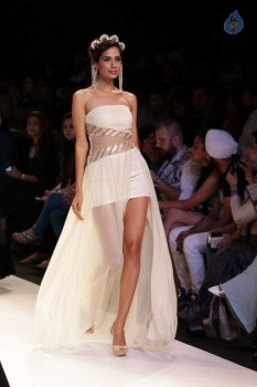 Bollywood Celebrities at IIJW 2015 Show - 51 of 90