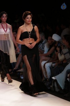 Bollywood Celebrities at IIJW 2015 Show - 52 of 90