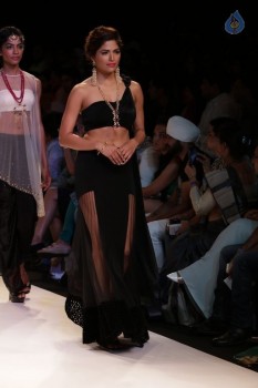 Bollywood Celebrities at IIJW 2015 Show - 72 of 90