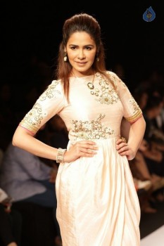 Bollywood Celebrities at IIJW 2015 Show - 81 of 90