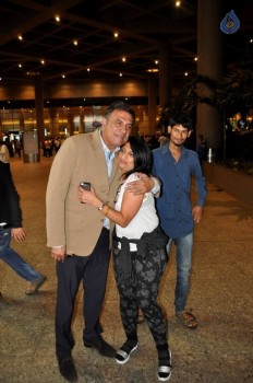 Bollywood Celebrities Spotted at Airport - 31 of 34