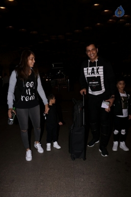 Bollywood Celebrities Spotted at Airport - 27 of 63
