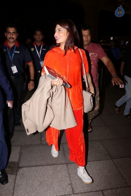 Bollywood Celebrities Spotted at Airport - 20 of 21