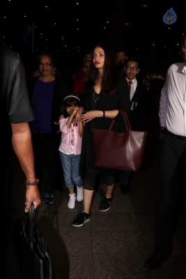 Bollywood Celebrities Spotted at Airport - 22 of 40