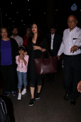 Bollywood Celebrities Spotted at Airport - 25 of 40
