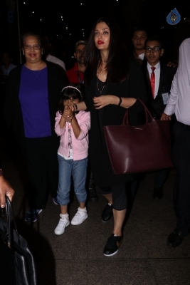 Bollywood Celebrities Spotted at Airport - 31 of 40