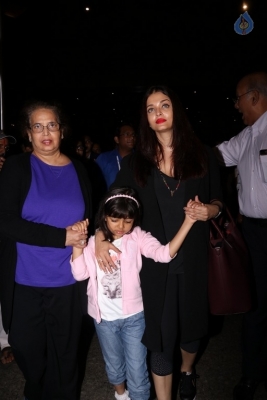 Bollywood Celebrities Spotted at Airport - 36 of 40