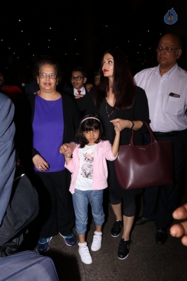 Bollywood Celebrities Spotted at Airport - 38 of 40