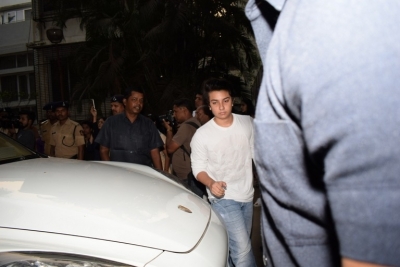 Sridevi Death- Celebs Visit Anil Kapoor Set 1 - 3 of 21