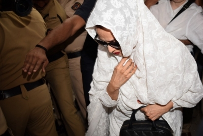 Sridevi Death- Celebs Visit Anil Kapoor Set 1 - 6 of 21