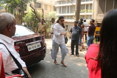 Sridevi Death- Celebs Visit Anil Kapoor Set 2 - 5 of 15