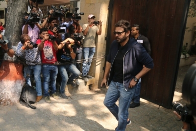 Sridevi Death- Celebs Visit Anil Kapoor Set 2 - 7 of 15