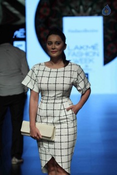 Celebrities at LFW Summer Spring 2016 Day 2 - 32 of 54