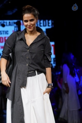 Celebrities at LFW Winter 2017 Show - 15 of 40