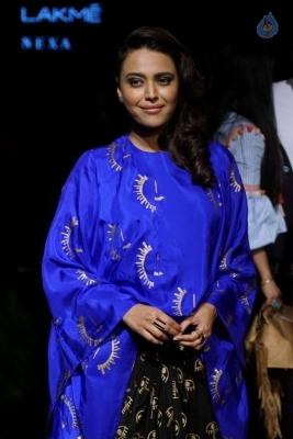 Celebrities at LFW Winter 2017 Show - 17 of 40