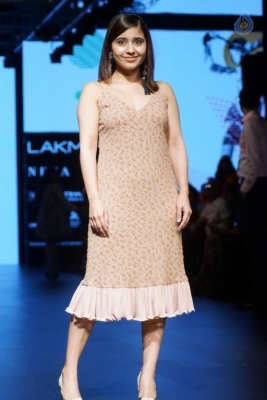 Celebrities at LFW Winter 2017 Show - 20 of 40