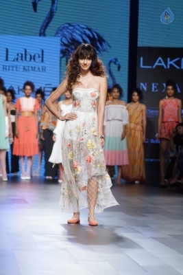 Celebrities at LFW Winter 2017 Show - 27 of 40