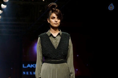 Celebrities at LFW Winter 2017 Show - 29 of 40