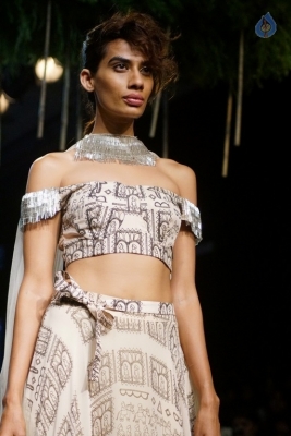 Celebrities at LFW Winter 2017 Show - 35 of 40