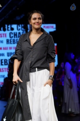 Celebrities at LFW Winter 2017 Show - 38 of 40