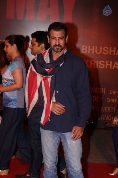 Celebrities at Red Carpet of Film Sarabjit - 43 of 77