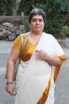 Celebrities Cast Their Vote in BMC Election 2017 - 35 of 54