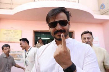Celebrities Cast Their Vote in BMC Election 2017 - 46 of 54