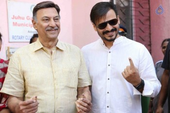 Celebrities Cast Their Vote in BMC Election 2017 - 47 of 54