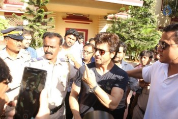 Celebrities Cast Their Vote in BMC Election 2017 - 49 of 54