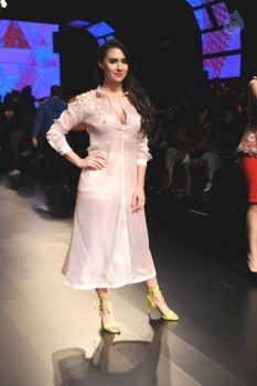 Celebrities Snapped on Day 3 of LFW Summer Resort 2016 - 55 of 57