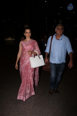 Celebrities Spotted at Airport - 10 of 42