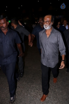 Celebrities Spotted at Mumbai Airport - 39 of 42