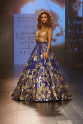 Esha Gupta Walks The Ramp at LFW 2017 - 15 of 15