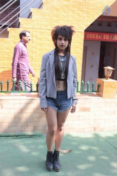 Himalaya Neem Face Wash Present Mtv Girls On Top - 8 of 38