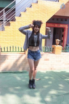 Himalaya Neem Face Wash Present Mtv Girls On Top - 23 of 38