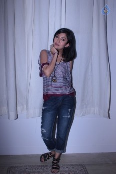 Himalaya Neem Face Wash Present Mtv Girls On Top - 25 of 38